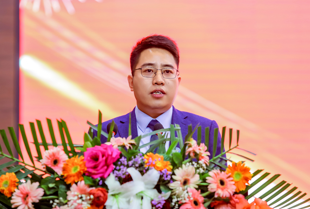凝心聚力 迎势启航｜经典集团2024年誓师发动大会暨目的责任状签署仪式乐成召开