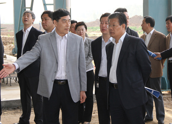 兖州市市委书记张玉华及其向导到我公司施工现场考察指导事情